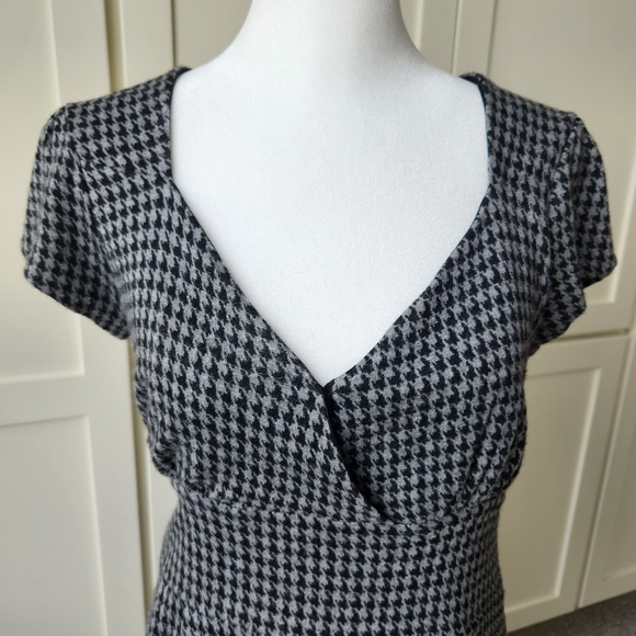 Banana Republic Houndstooth Checkered Dress Black Gray Short Sleeves Medium - Picture 4 of 14